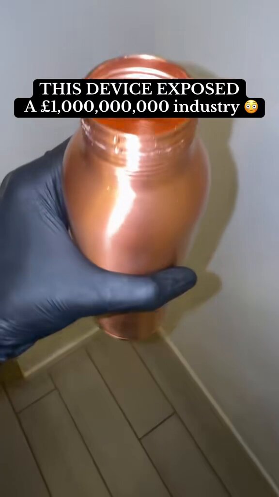 Copper water bottles aren’t a trend 🧲💧 They disrupt an entire industry. Copper naturally purifies water, restores charge It brings it back to a living state. ⚡️ Hydration was never just about water. Discover here ⬇️ 👉