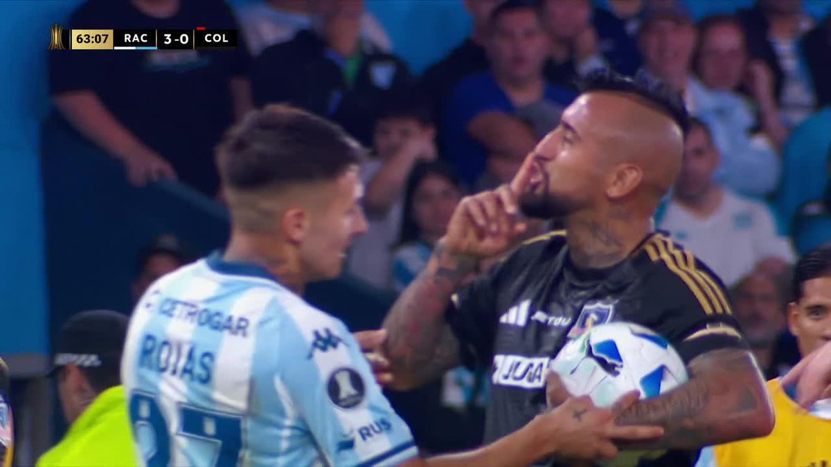 Este tipo es el mismo que fue a la cancha de Racing, mandó a callar a los hinchas PERDIENDO 3-0 y se fue expulsado por hacer gestos? JAJAJAJAJAJAJAJAJAJA