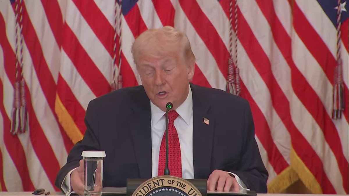🚨FUNNIEST. PRESIDENT. EVER. "A friend of mine is VERY FAT. And he took the fat drug! I won't tell you which one. It was Ozempic. I won't tell you that." 😭 *Room laughing* "I told him the DRUG DOESN'T WORK on him! He's FATTER THAN EVER! I said, the drug's not working on you, move to something else!" 🤣🤣🤣