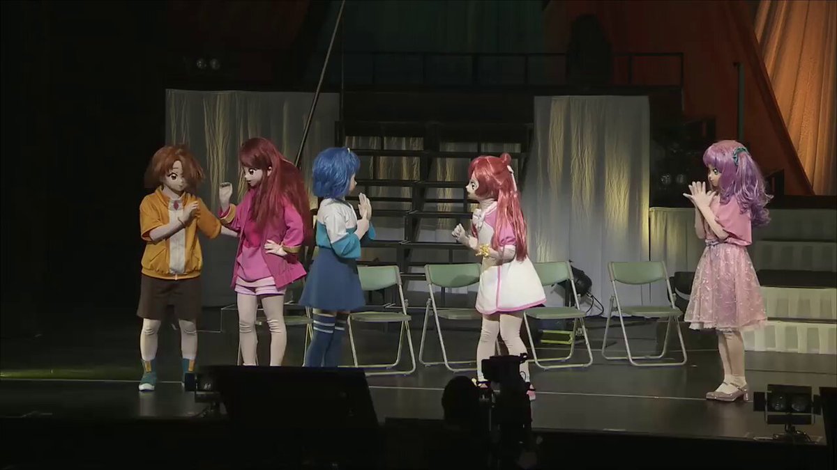 Sora estaba algo nerviosa cuando la ascendieron a Capitana. ¡Ahora tiene mucha responsabilidad!😊 Mashiro cree en ella y sabe hará un muy buen trabajo y será una capitana excelente. 😊 #precure