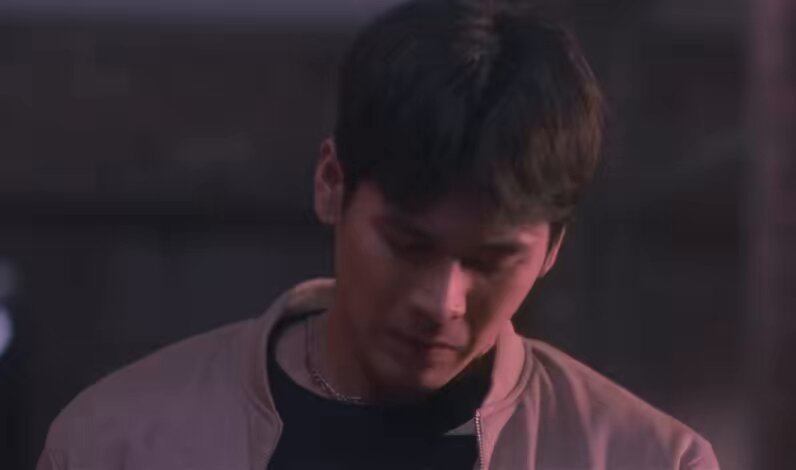 “that woman is my beginning, SIR” the way he looked so helpless and weak but the moment his manager said something about via his eyes instantly fired up NO SIR. NOT HIS VIA. VIARKIN GOLDEN HIWALAYAN