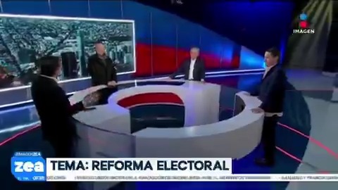 La Reforma Electoral debe hacerse pensando en fortalecer al ciudadano frente al Gobierno y frente a los partidos, no al revés. El incentivo que el Gobierno tiene con su reforma es perverso: mantener el poder, no fortalecer la democracia ni el voto de los ciudadanos. No lo podemos permitir! Imagen Televisión imagenzea