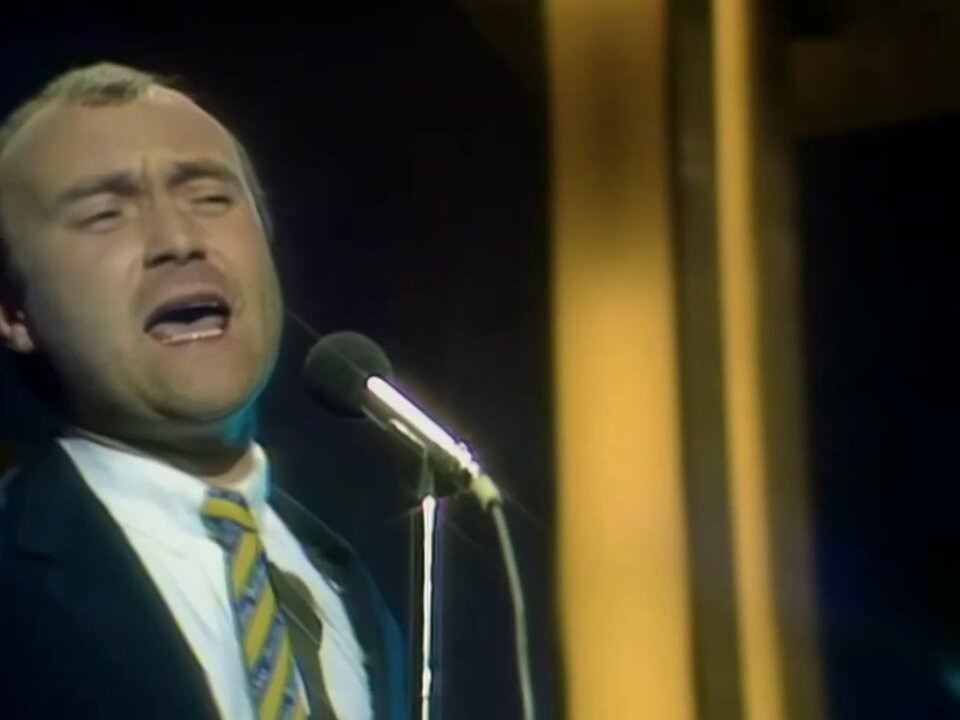 This week in 1983, "You Can't Hurry Love" by Phil Collins reached #1 on the UK Singles Chart - his first chart topper in the country. 📹 Wogan, 1983
