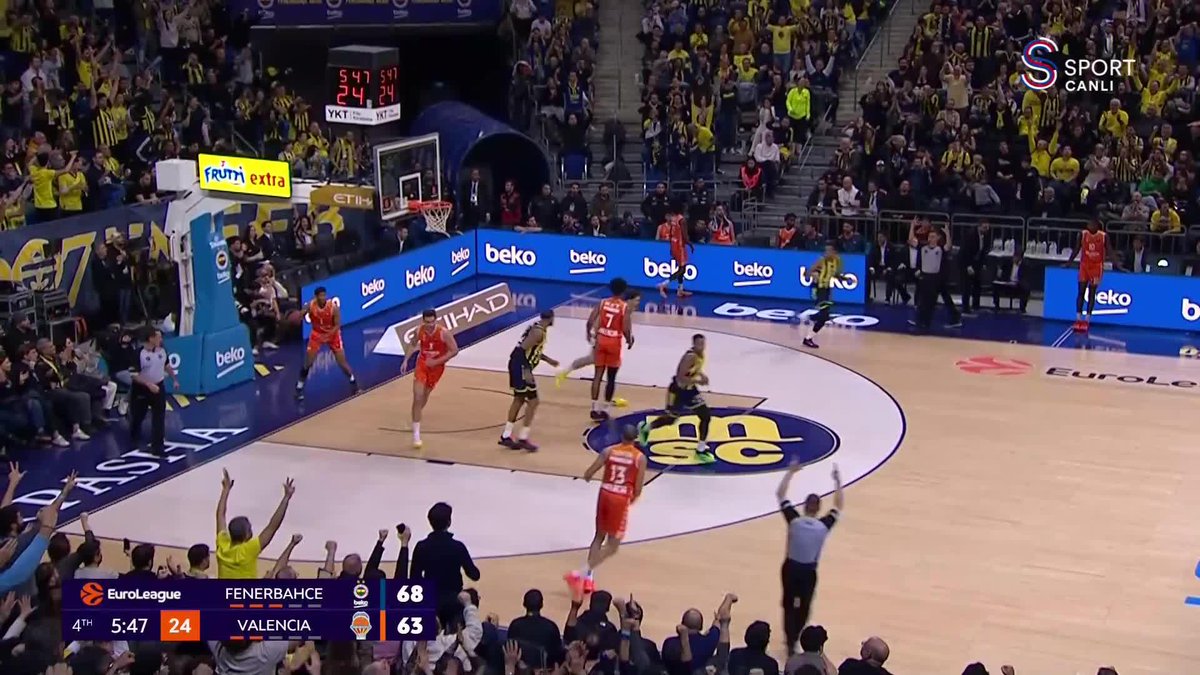 BJ BOSTON, ÇOK KRİTİK 🔥🔥 🟡🔵 Fenerbahçe Beko'nun nefis pas trafiği, bomboş üçlükle sonuç veriyor!