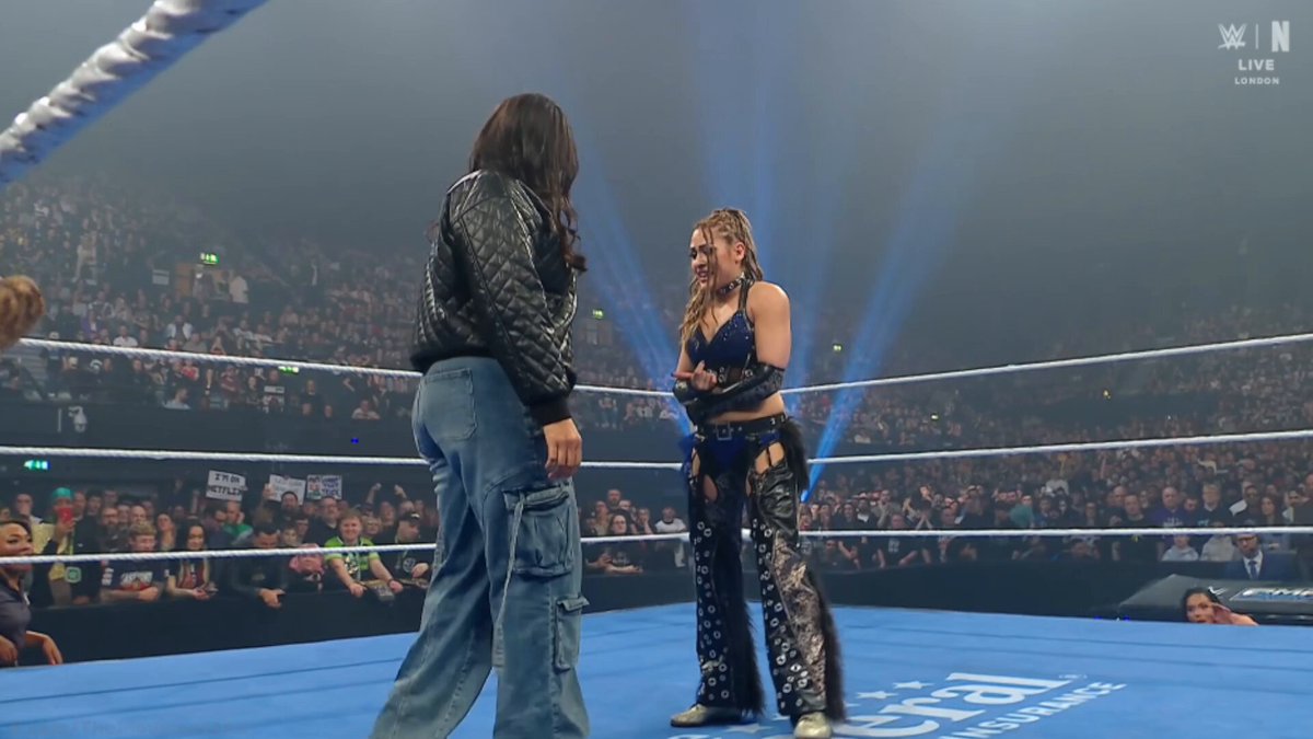 Giulia wanted to fight Nia Jax, but Kiana James held her back 💀 #SmackDown