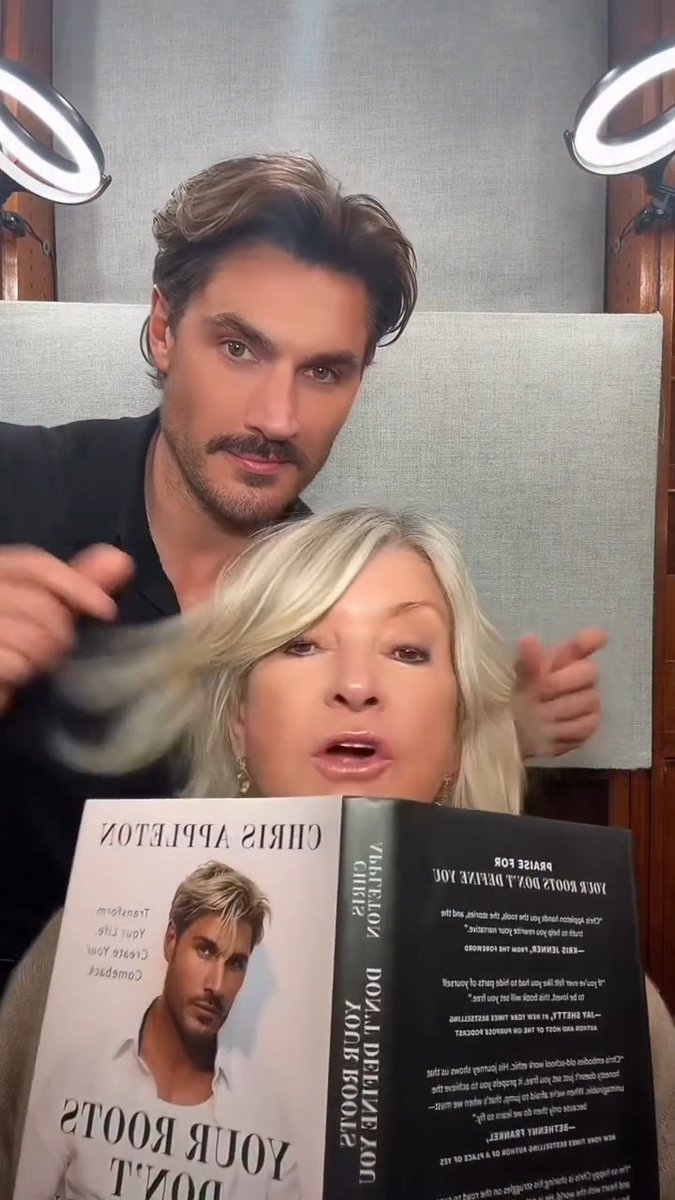 Martha Stewart is positively glowing with her new hairstyle 🤩 The lifestyle icon, 84, paid a visit to celebrity hairstylist Chris Appleton to trade in her signature blonde for the new mocha mousse hair trend 🤎 📽️ : #MarthaStewart #ChrisAppleton