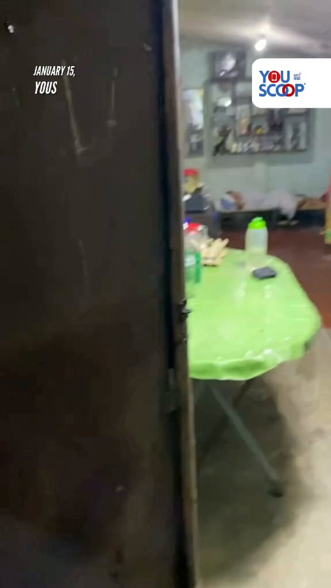 "DAIG KAYO NG LOLA KO!" 💯 Nagulat na lang si YouScooper Aries De Los Reyes mula sa Jalandoni Estate-Lapuz sa Iloilo City nang bumungad sa kaniya ang 100-year old niyang lola, 1:54 AM nitong Linggo, Jan. 15, na nagse-stretching at exercise sa kanilang sala. Ayon kay YouScooper Aries, hindi siya makatulog nang mga oras na iyon kaya lumabas siya ng kwarto para um-order ng pagkain, at nakita niya si Lola Estella na nage-exercise! "Nagja-jogging po siya everyday around 5 AM mga 5-10 minutes. Gusto niya po kasi gumalaw-galaw at ayaw niyang naka-steady siya or walang ginagawa," saad ni Aries. Dagdag pa ni Aries, "I feel ashamed a little because in my age of 23, I was holding a food bag while my grandmother is doing stretching." Sa February 28, gugunitain ang ika-101 kaarawan ni Lola Estella, at ang isa sa kaniyang mga sikreto, alamin sa video na ito. #YouScoop YouScooper Aries De Los Reyes