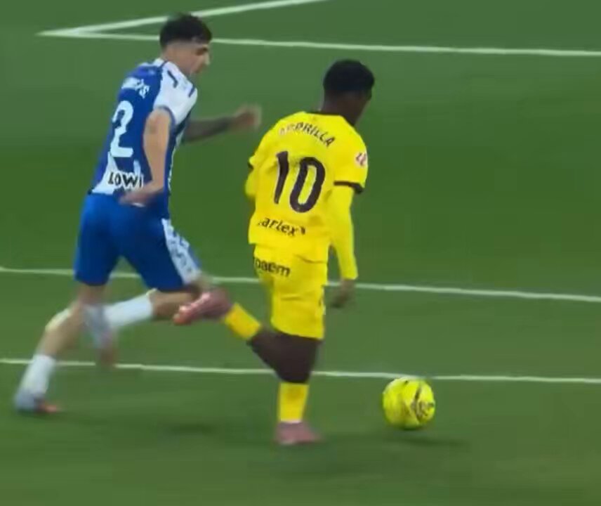Va a dar mucho que hablar esta acción esta jornada. Con VAR, se ha pitado esto como penalti en la máxima categoría del fútbol español.