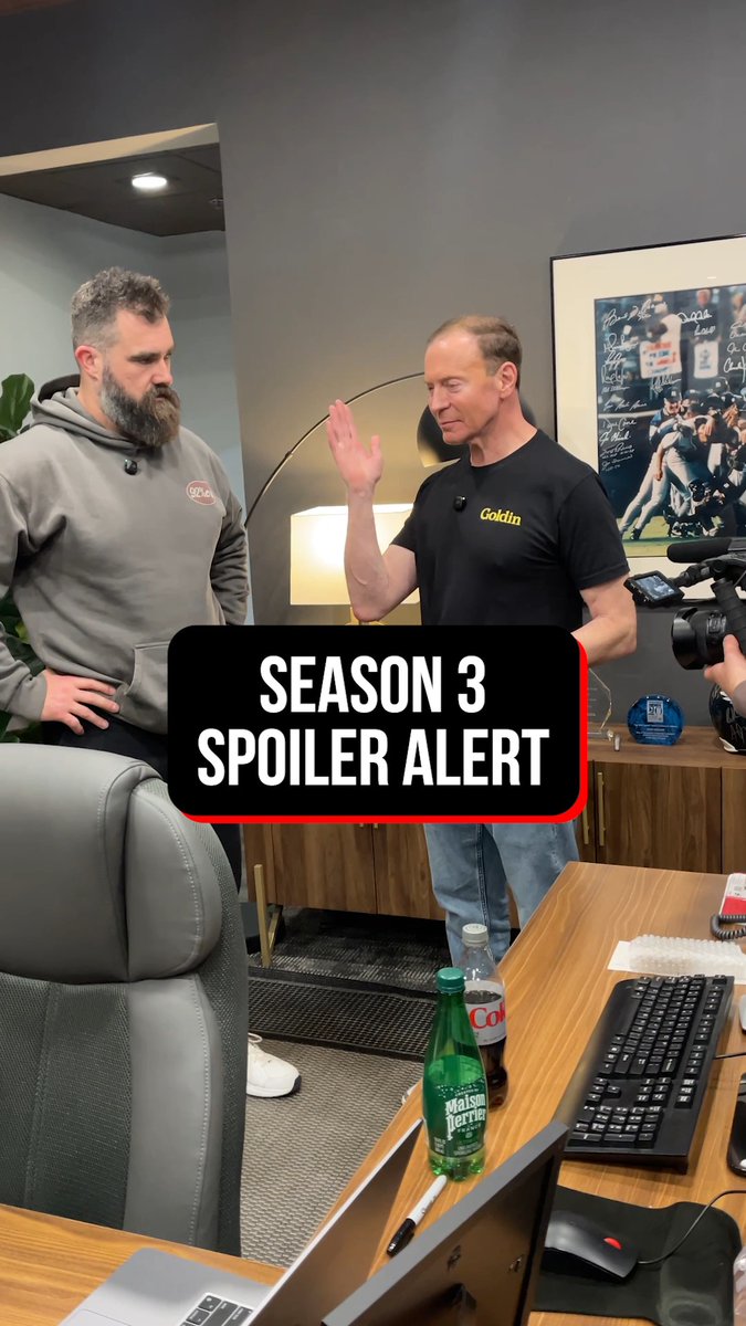 A Season 3 Story that still stings. 😅 I had to show Jason Kelce the $38,000 Original T206 Box that I opened with Logan Paul and didn’t get a single card 😞 A moment I will never forget and was happy to share with a legend. Watch Season 3 of “King of Collectibles: The Goldin Touch” NOW PLAYING on Netflix to see the full box break.