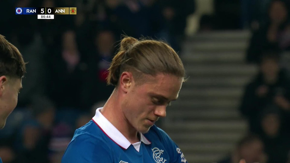 Fucking hell. Might be the best freekick I’ve seen #NUFC