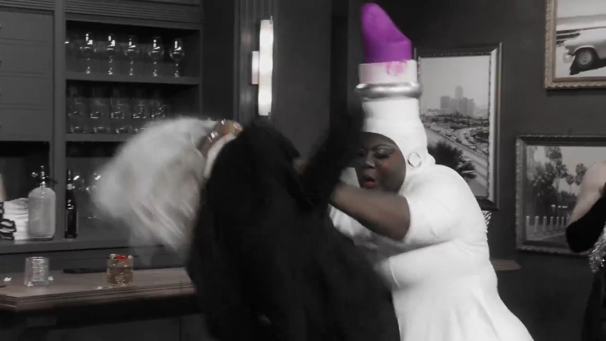 When Kenya started fighting Vita and she turned into a doll I FUCKING SCREAMED #DragRace