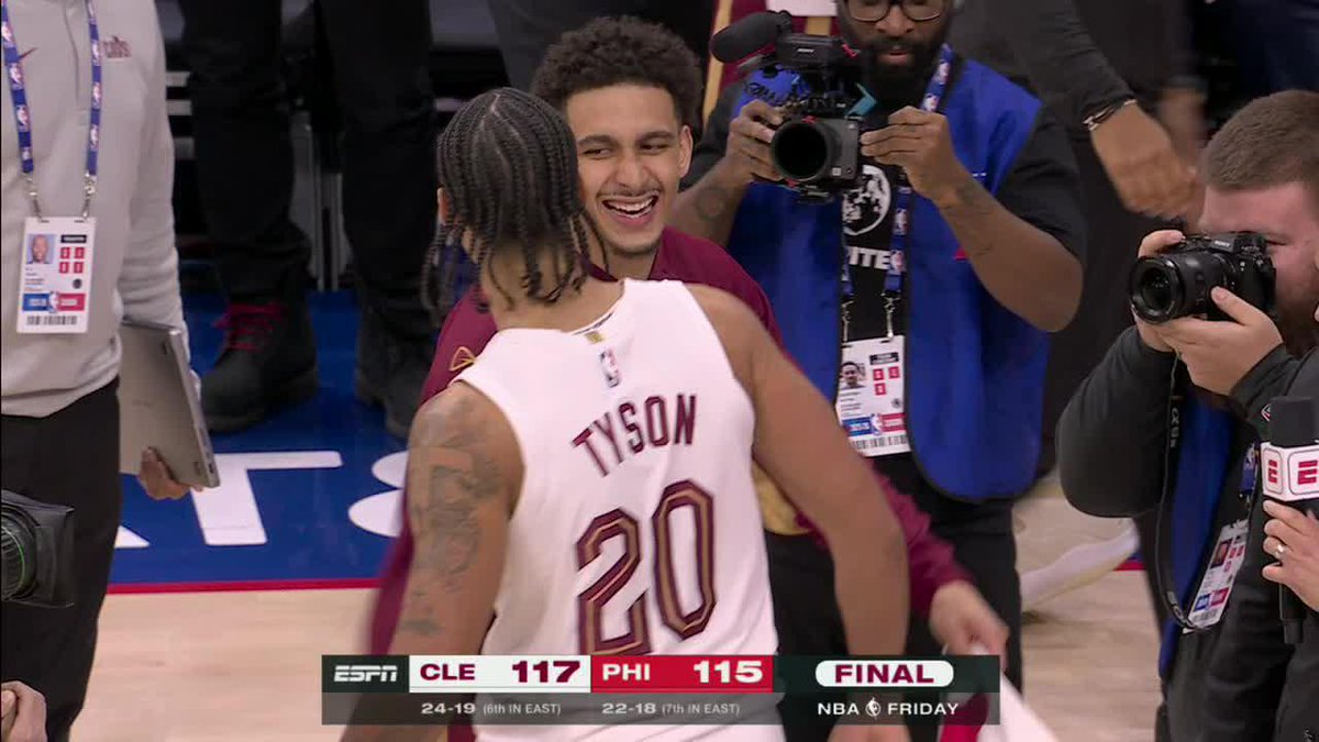 EVAN MOBLEY WINS IT FOR THE CAVS IN PHILLY! Cavs have won 6 of the last 7 games vs. the Sixers 😳