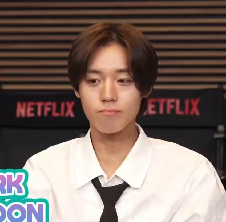 약한영웅 비엘이야? ㄴ비엘은 아니긴 해 근데 서로 사랑하긴 해…첫사랑이기도 해 애매하긴 해 근데 또 본체는 남자들의 사랑…?이라고 약한영웅을 소개하긴 했어 그렇다면