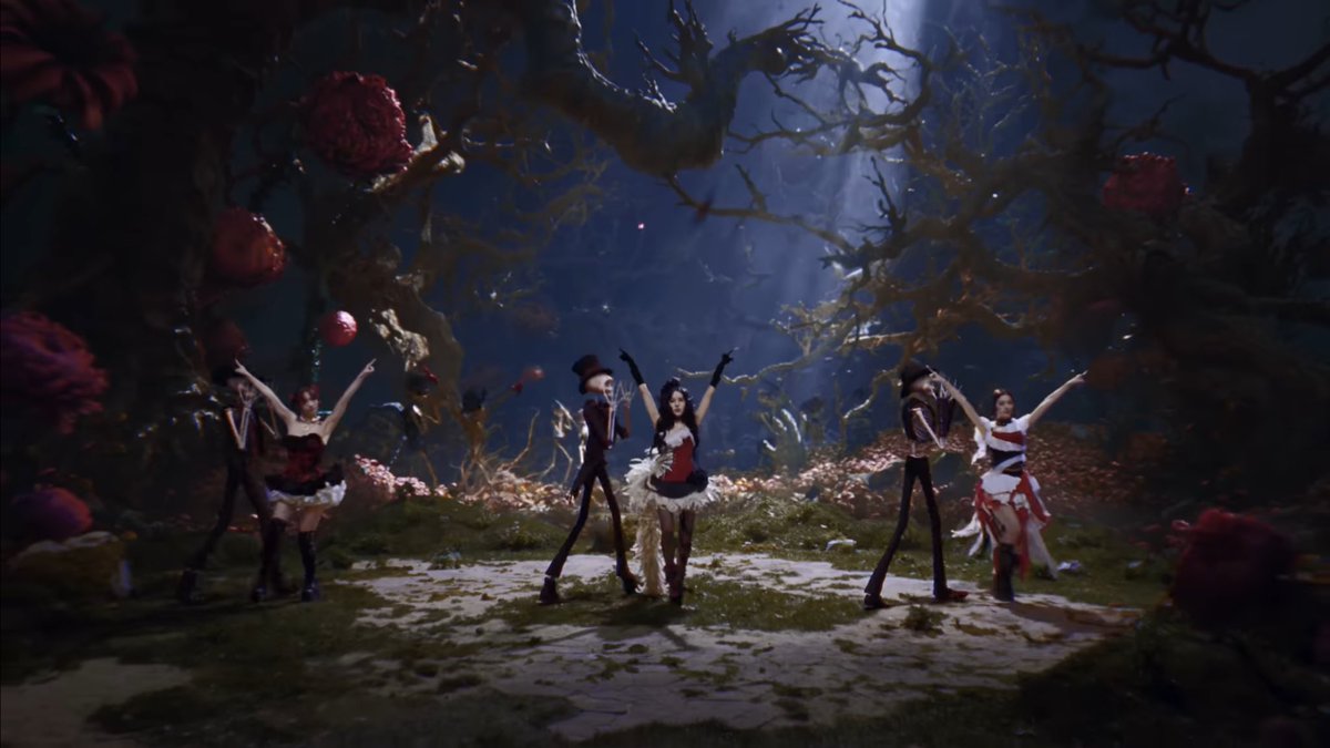 they took a dip on chaeyoung’s lil fantasy world for a minute