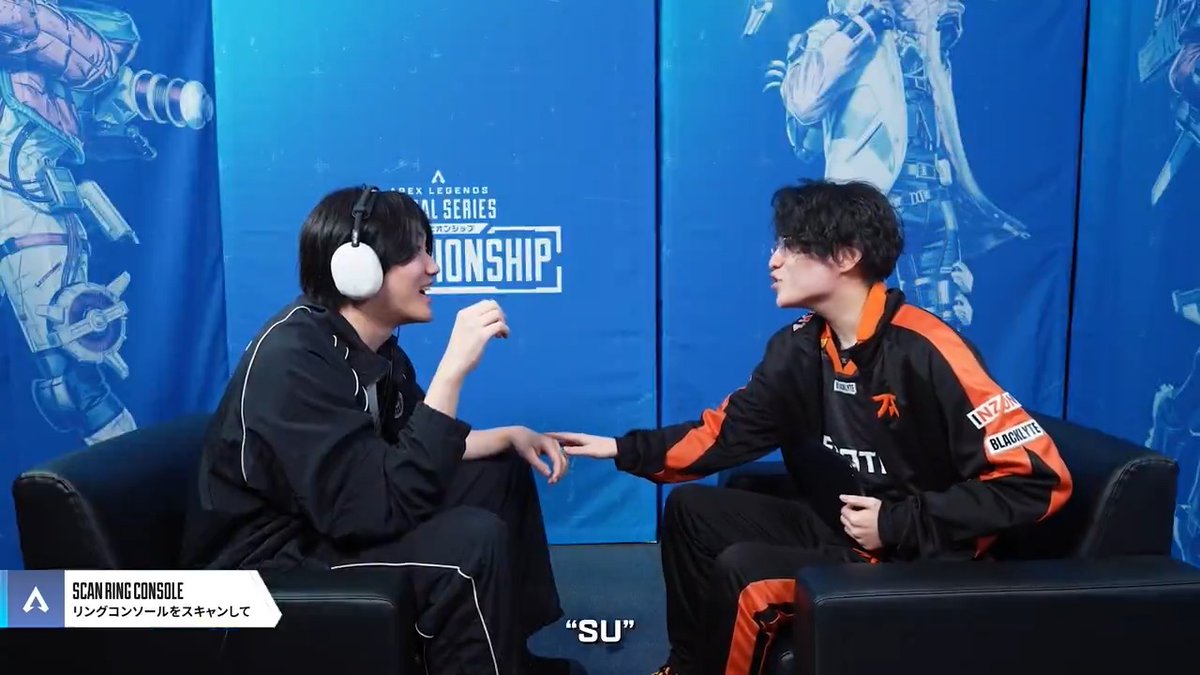 NOT SHOWN: the #ALGS crew dying of laughter 💀 Enjoy 7 minutes of ZETA YukaF and メルトステラ/RIDDLE trying to read each other's lips 😂