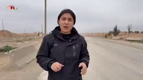 Ronahi TV muhabiri aktarıyor: “SDG’nin önceki sınırı bulunduğumuz bu noktaydı. Rejim yıkılınca bazı güvenlik tedbirleri gereği ilerleyerek Meskene ve Der Hafir’in kontrolünü sağladı. Mevcut durumda toplum güvenliğini sağlamak amacıyla SDG eski pozisyonuna geçme kararı aldı. Yani rejimin yıkılması öncesi kontrolü elinde bulundurduğu sınırlara çekiliyor. Bu, Fırat’ın batısında olup daha önce de SDG’nin kontrolünde olan bölgelerden çekileceği anlamına gelmiyor. İ