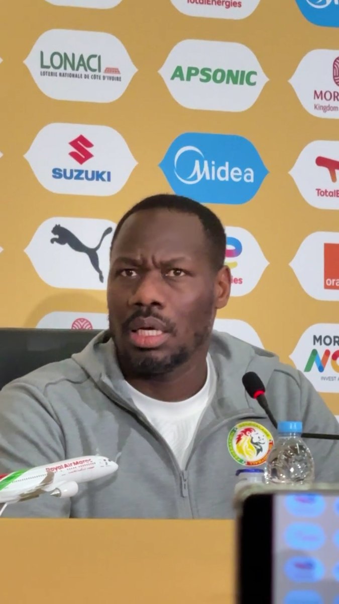 🇸🇳💬 Pape Thiaw : « Ce qui s’est passé hier est anormal. Une équipe comme le Sénégal ne peut pas descendre et se retrouver au milieu de la foule, comme ça. Les joueurs étaient en danger. Tout pouvait arriver, face à des personnes mal intentionnées. »