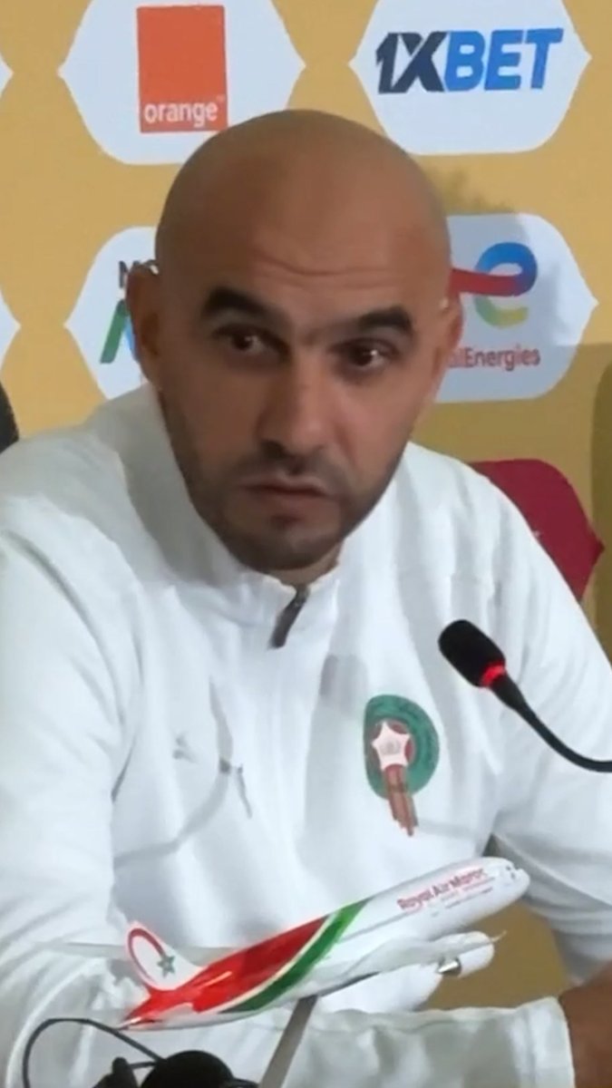 🚨 « 𝗟𝗘 𝗦𝗘́𝗡𝗘́𝗚𝗔𝗟 🇸🇳 𝗗𝗢𝗜𝗧 𝗖𝗢𝗠𝗣𝗥𝗘𝗡𝗗𝗥𝗘 𝗤𝗨𝗘 𝗖𝗘 𝗡’𝗘𝗦𝗧 𝗣𝗔𝗦 𝗟𝗘 𝗦𝗧𝗔𝗗𝗘 𝗗𝗘𝗦 𝗠𝗔𝗥𝗧𝗬𝗥𝗦 🇨🇩 ! » 🏟️🇲🇦 #CAN2025 Walid Regragui 🇲🇦 veut viser LES 200 DÉCIBELS demain pour la finale de la CAN ! 🤩😁 🎥 Le360