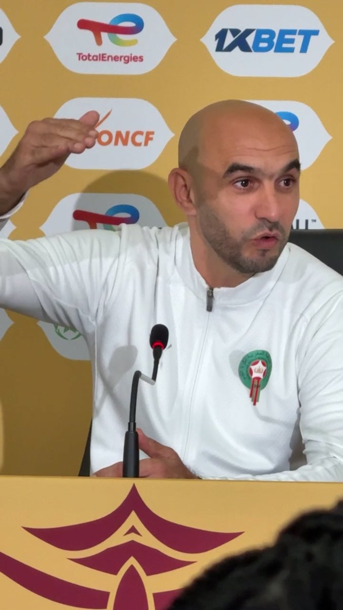 🇲🇦🗣️ Walid Regragui : « J’ai une relation très forte avec le Sénégal 🇸🇳. Je vivais à Corbeil-Essonnes et mes voisins au 4ème, c’était la famille Tall. Je leur passe le salam. On est fâchés jusqu’au coup de sifflet final, mais à la fin, on est frères, on est tous ensemble. »