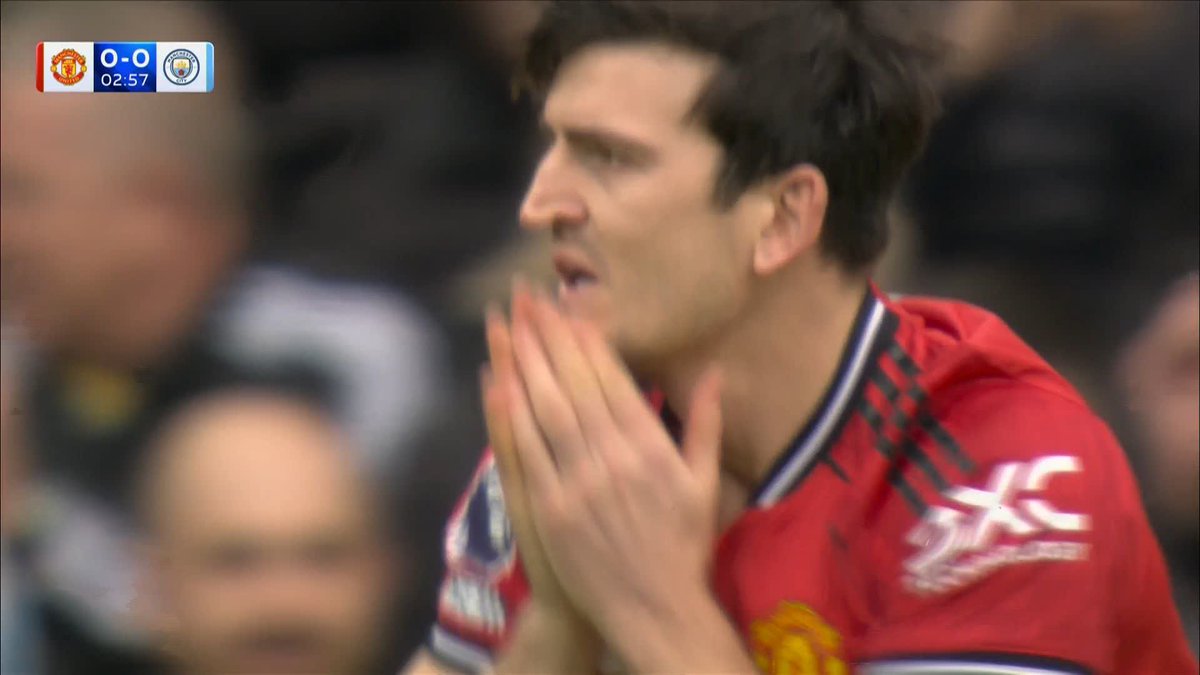 Harry Maguire rattles the crossbar from point-blank range barely three minutes into the Manchester derby! 🫨
