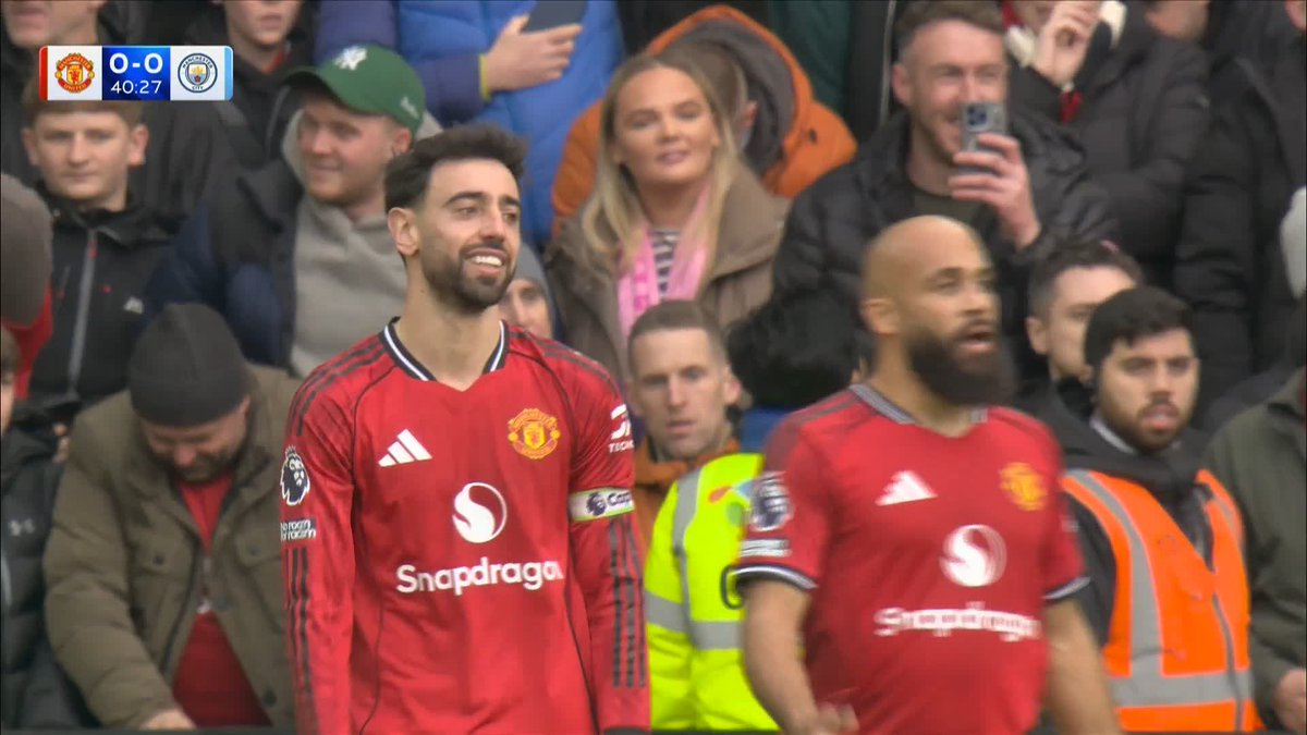 Man Utd have the ball in the City net for a second time but the flag is raised once more! ❌