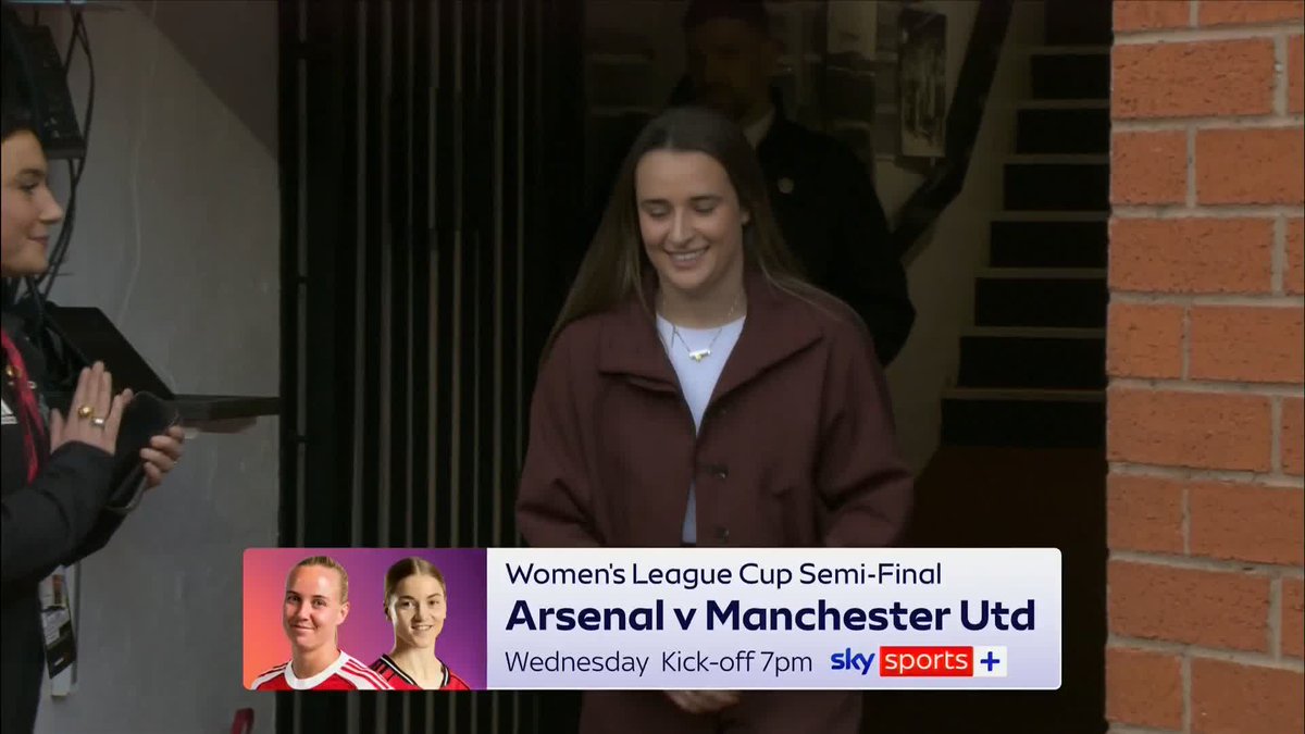 Ella Toone receives a warm welcome at Old Trafford after being recognised for her MBE award 🔴👏