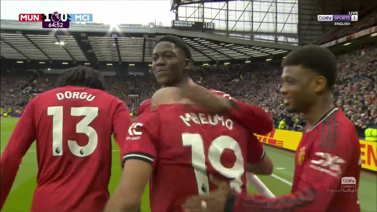 مرتدات ريال مورينهو قد عادت يابشر.. عينكم على المرتده من البداية اليونايتد ممتع والله