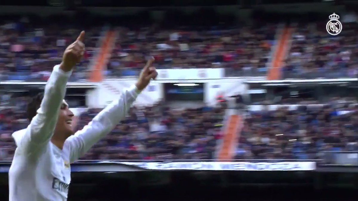 El Santiago Bernabéu estaba pitando a CRISTIANO RONALDO ese partido. Pues el solo respondió con 4 GOLES EL HDP. 🐐 Nunca veremos nada igual.