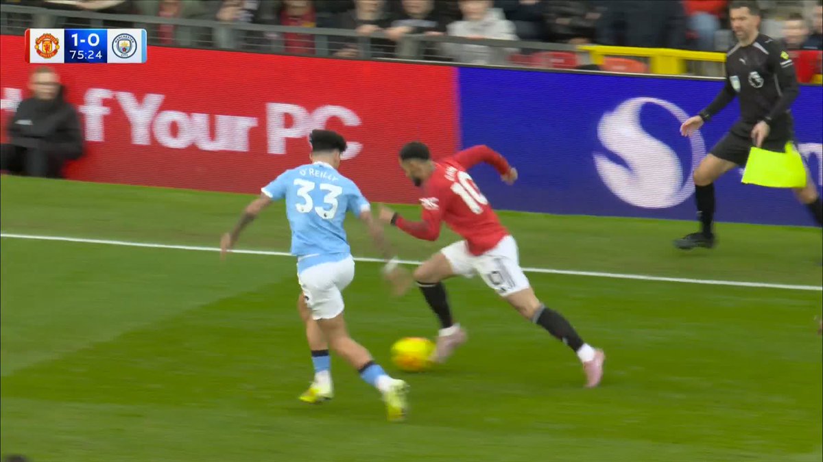 Patrick Dorgu has fired Manchester United into a 2-0 lead 💥