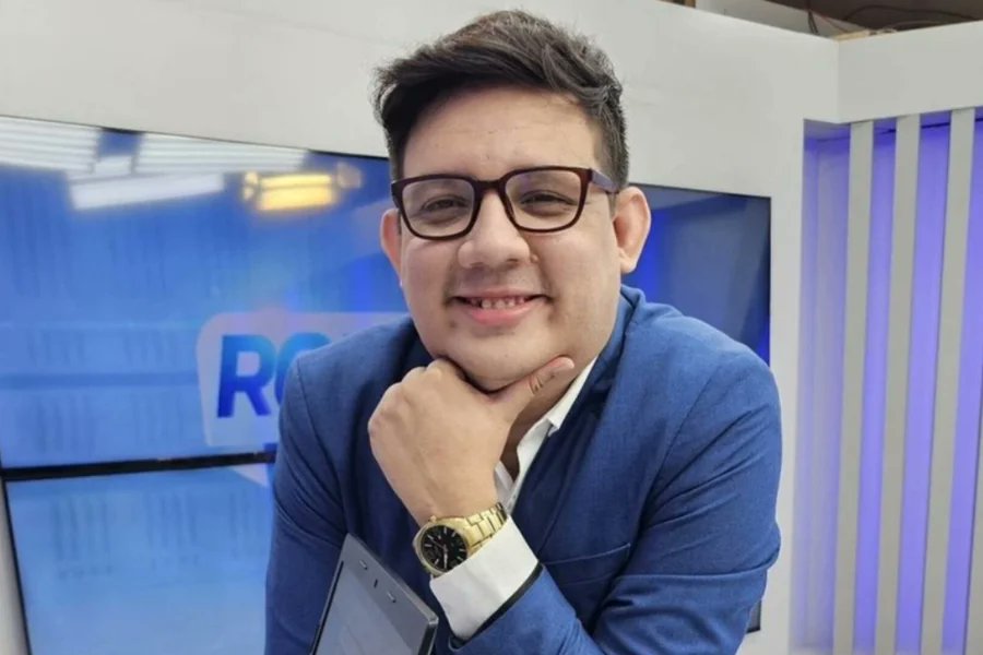Morre o jornalista e apresentador Erlan Bastos aos 32 anos em Teresina. Essas são as principais informações sobre a perda precoce de Erlan Bastos. Mais detalhes conforme forem divulgados pela família. Att, Nicolas Muniz/"Big Boss" do canal EM OFF