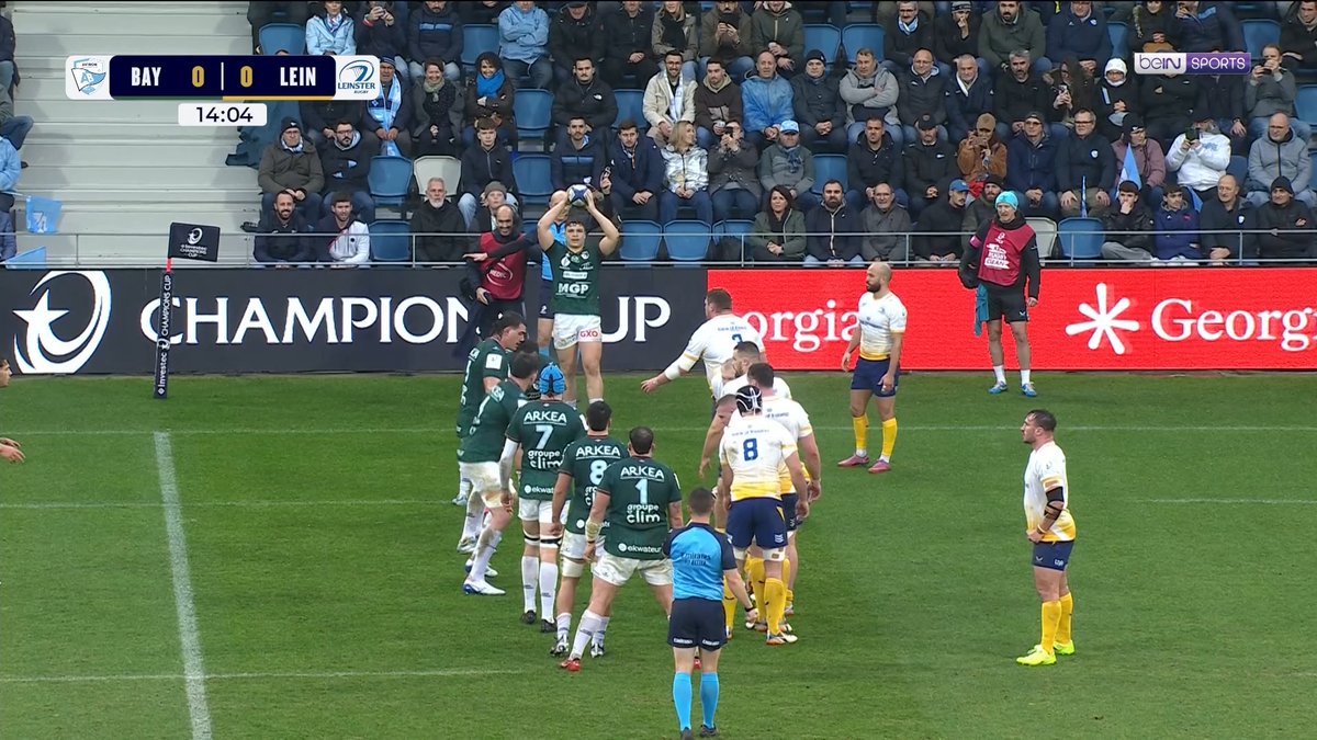 Great twist on a classic move from Bayonne. Usually this move looks like; 9 pass to 12, 13 flat, 10 out the back of 12, with the wing on his outside. Bayonne have 10 drift out to pull 13, and wing pops into the hole for the break. Magique. #BAYvLEI