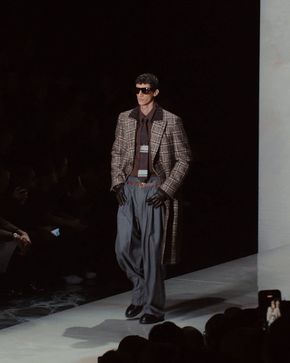 THE PORTRAIT OF MAN #DolceGabbana signature aesthetic takes center stage, shaping an immediately recognizable masculine essence. Rewatch the show at #DGFW26 #DGFattoAMano #MadeInItaly