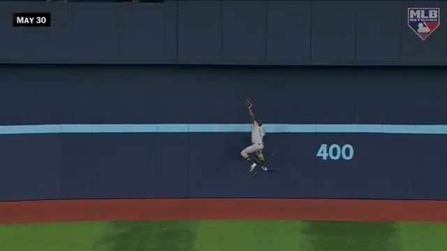 What was your favorite defensive play from last season? Matty V and Harold look back on some notable plays ahead of our MLB Network Countdown: Defensive Plays of 2025. 📺 Tonight at 7pm ET