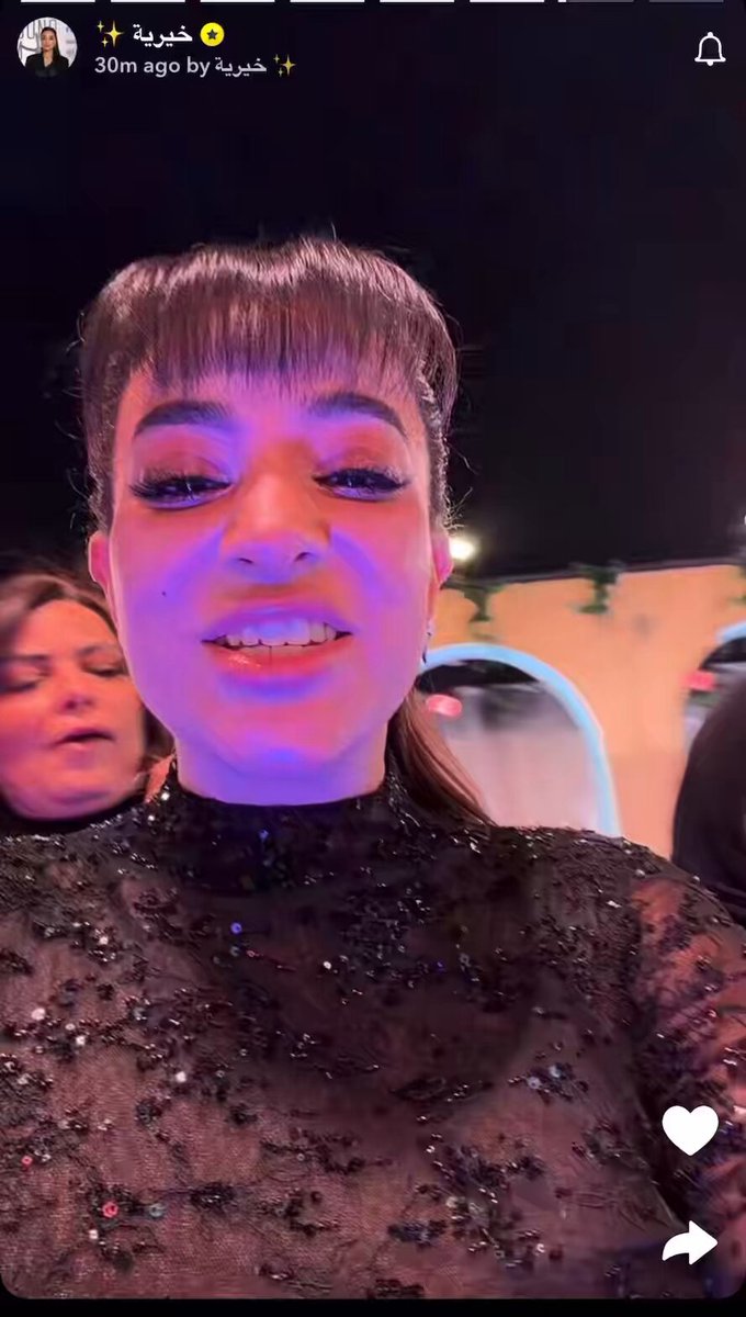 🚨🚨🚨 | الفنان طارق العلي يعبث بفستان الفنانة السعودية خيرية ابولبن في حفل جوي اووردز 🏆 🇸🇦✨
