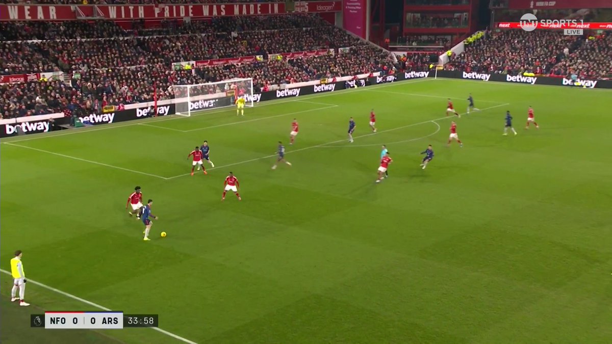 Gabriel Martinelli misses a golden chance to give Arsenal the lead ๐ฒ TNT Sports & discovery+ UK