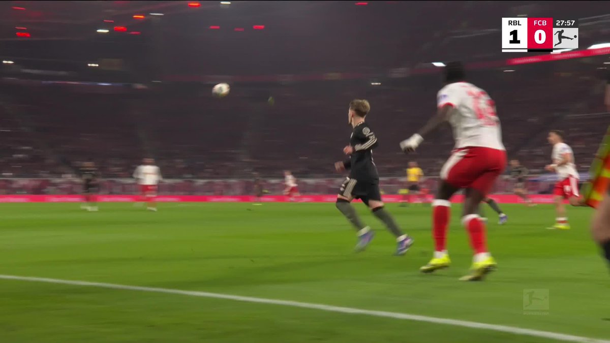 Seiwald sieht Gelb! Seid ihr einverstanden mit der Entscheidung? 🤔 ➡️Die Bundesliga live auf Sky Sport. #skybundesliga #rblfcb