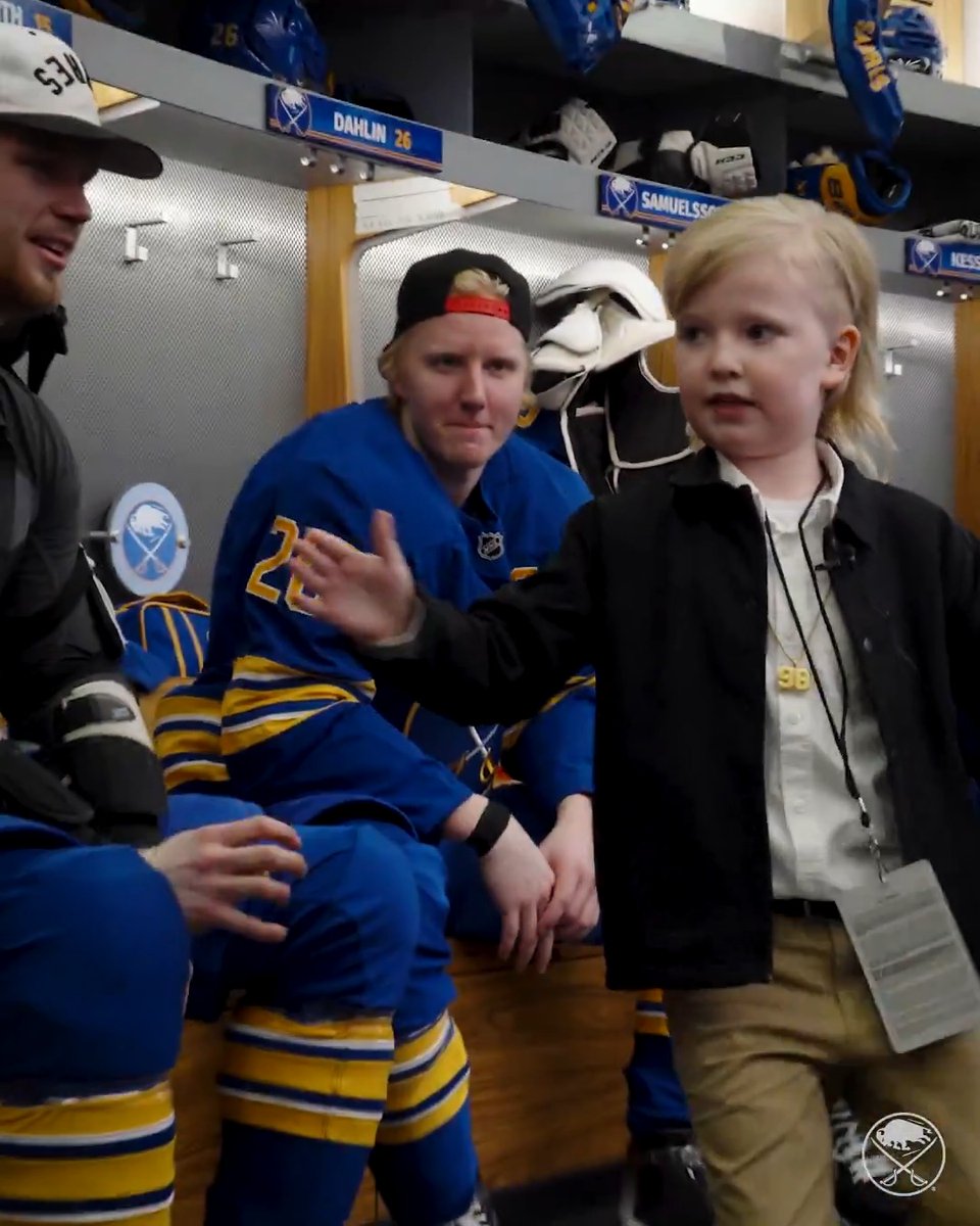 “LET’S FCKING GO!” The Sabres had the most ELECTRIC lineup read from Jr. Coach Bo ⚡️