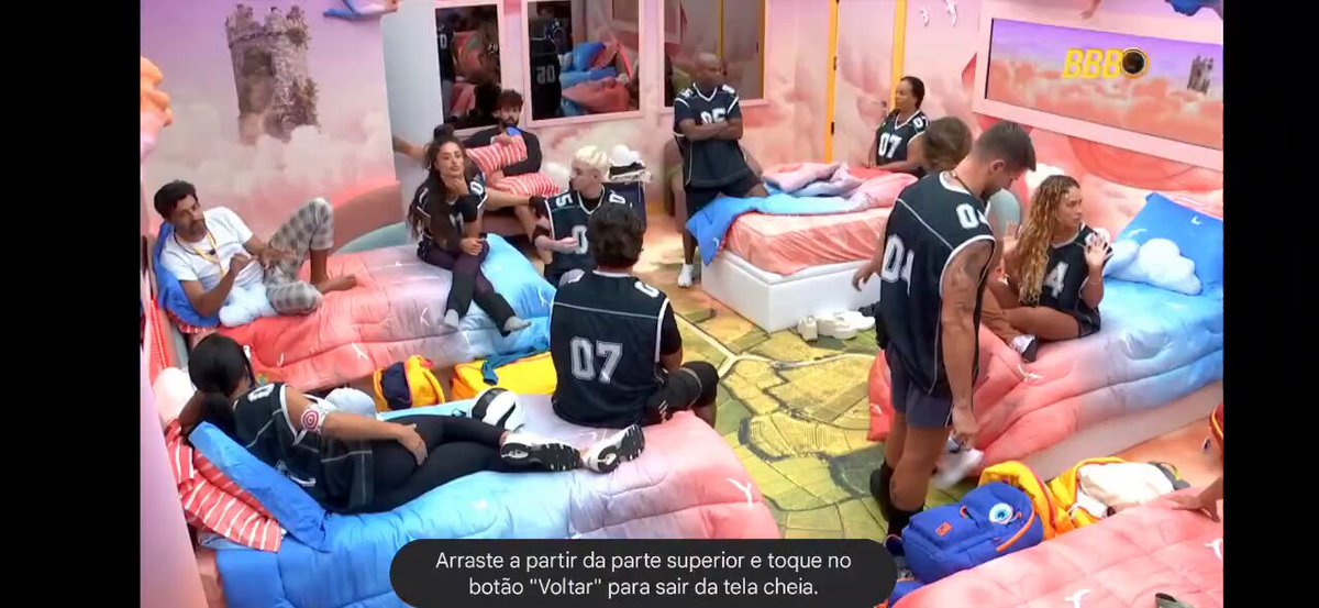 O Pedro alfinetou todo mundo, jogou fogo. Pedro entrou no banheiro e deixou geral falando mal dele, depois se afastou e ficou rindo porque viu que o plano deu certo. ANA PAULA AINDA AVISOU PRA NINGUEM CAIR NA DELE