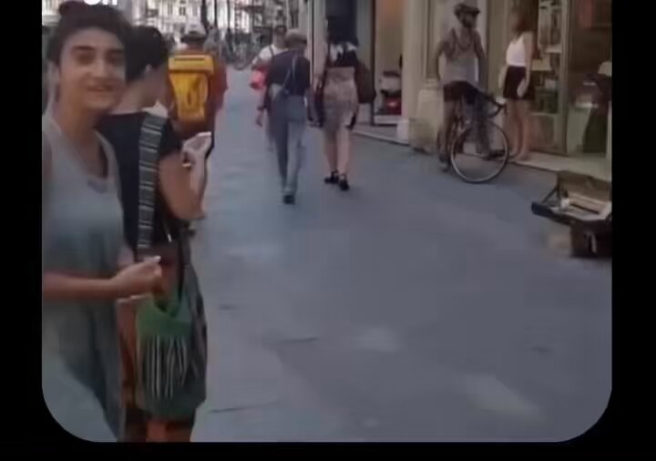 Amélie filminin müziğini duyunca yerinde duramayan kızına babasından destek: "Çekinme, git yap, yapabileceğini biliyorum.”