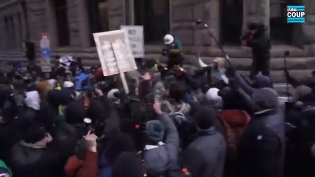 🚨BREAKING: MASSIVE CROWD of Minneapolis ICE protesters chase white supremacist right-wing agitator Jake Lang and small handful of other right-wing agitators who held a failed march. "F*ck you Nazis!" counter-protesters scream. LIVE NOW ⬇️