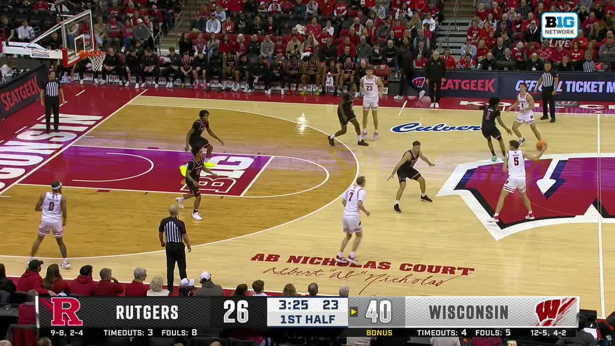 That freshman FIGHT 💪 Garlock is up to 4 points and 4 boards in just 4 minutes of action 📺: Big Ten Network