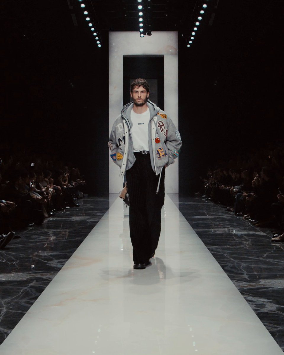 THE PORTRAIT OF MAN The codes that have defined #DolceGabbana since the 1990s take over the runway, defining a gallery of identities. Each unique, each deserving its portrait. Rewatch the show at #DGFW26 #DGFattoAMano #MadeInItaly