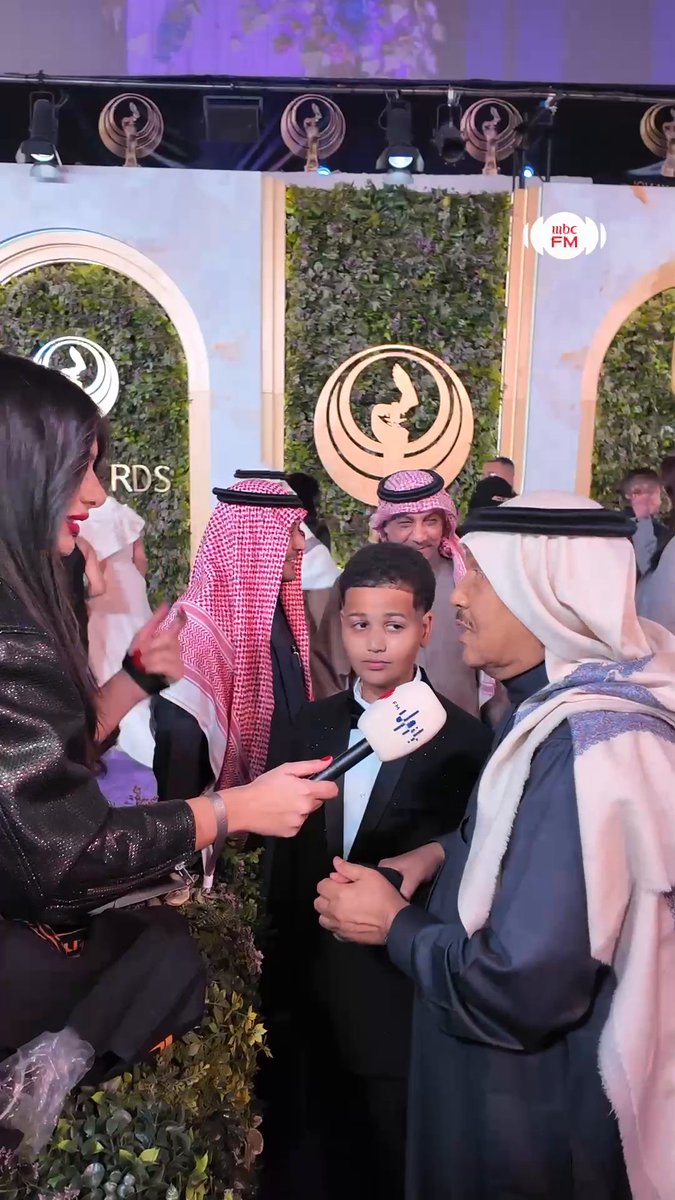 سر السعادة في بالنسبة للفنان #محمد_عبده ؟ #جوي_اووردز #موسم_الرياض #RiyadhSeason @joyawards موسم الرياض | Riyadh Season #JoyAwards #MBCFM