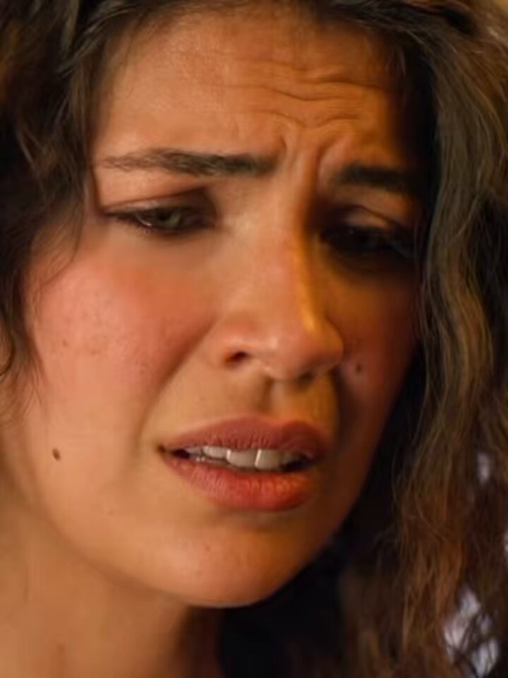 Yıldız bu zamana kadar hep umutluydu her şeyden önce, Serhat'a güveniyordu. Fakat işte tam bu anda, uğruna herşeyi göze aldigi, hatta hayatını bile riske attığı adamın, onu hayal kırıklığına uğrattığını anladıgi an. #YilSer #HalefKöklerinÇağrısı