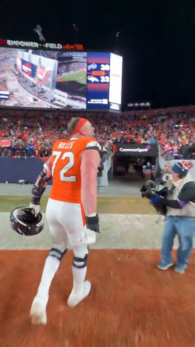 Garett Bolles firing up the crowd in Denver 🔥 Garett Bolles
