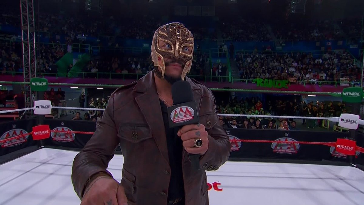Mensajito para Dominik Mysterio cortesía de Rey Mysterio #AAAenFOX