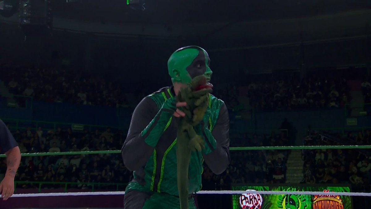 The ALWAYS entertaining Mr. Iguana picks up the WIN for his team! 🙌