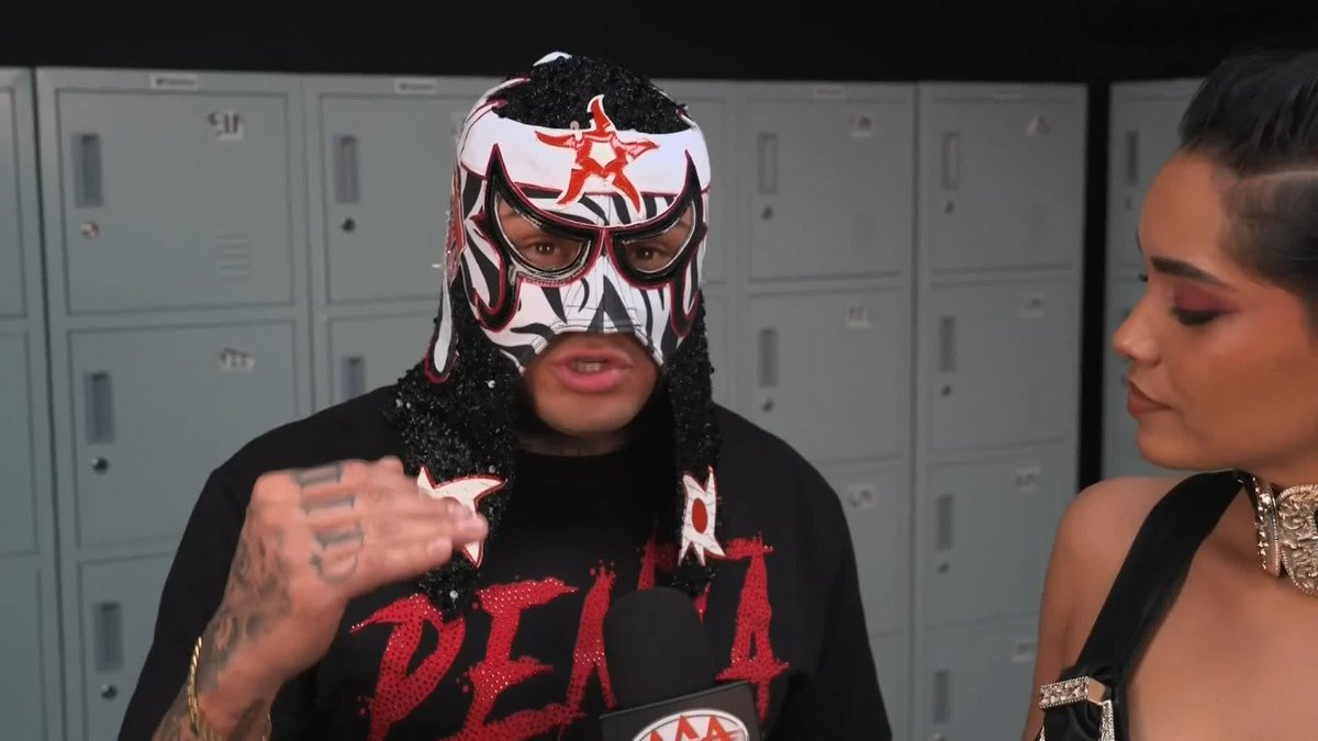 ¡CERO MIEDO! Penta no podía faltar al estreno de #AAAenFOX