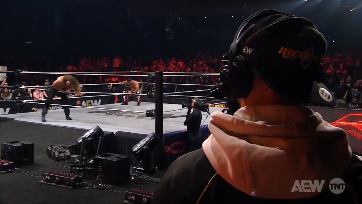 Jungle Jack Perry attacks Lightskin Kingpin and chases him backstage! Watch #AEWCollision on TNT &amp; HBO Max
