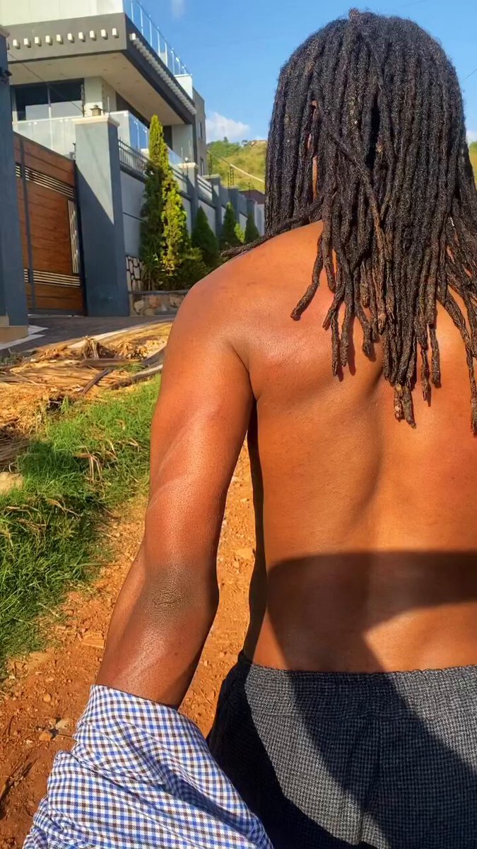 Musician A Pass shows off injuries after allegedly being beaten by security men while he was at a polling station #ZzinaLifeStyle